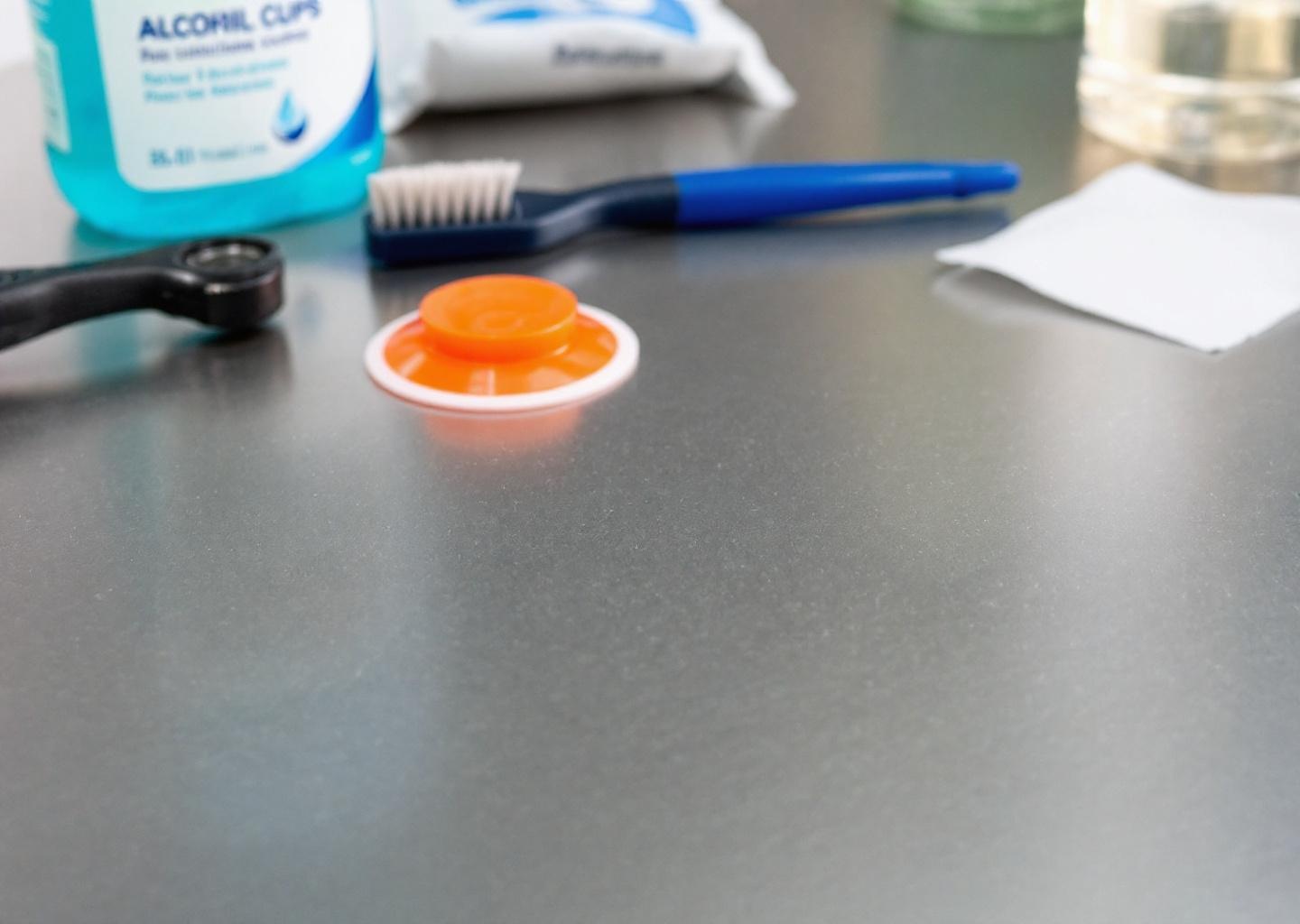 Jak przygotować powierzchnię do montażu przyssawki?