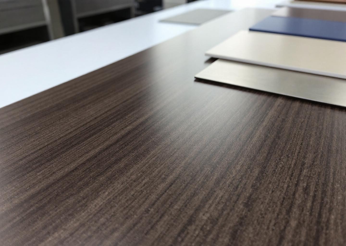 Jakie są różnice między melaminą a innymi materiałami?